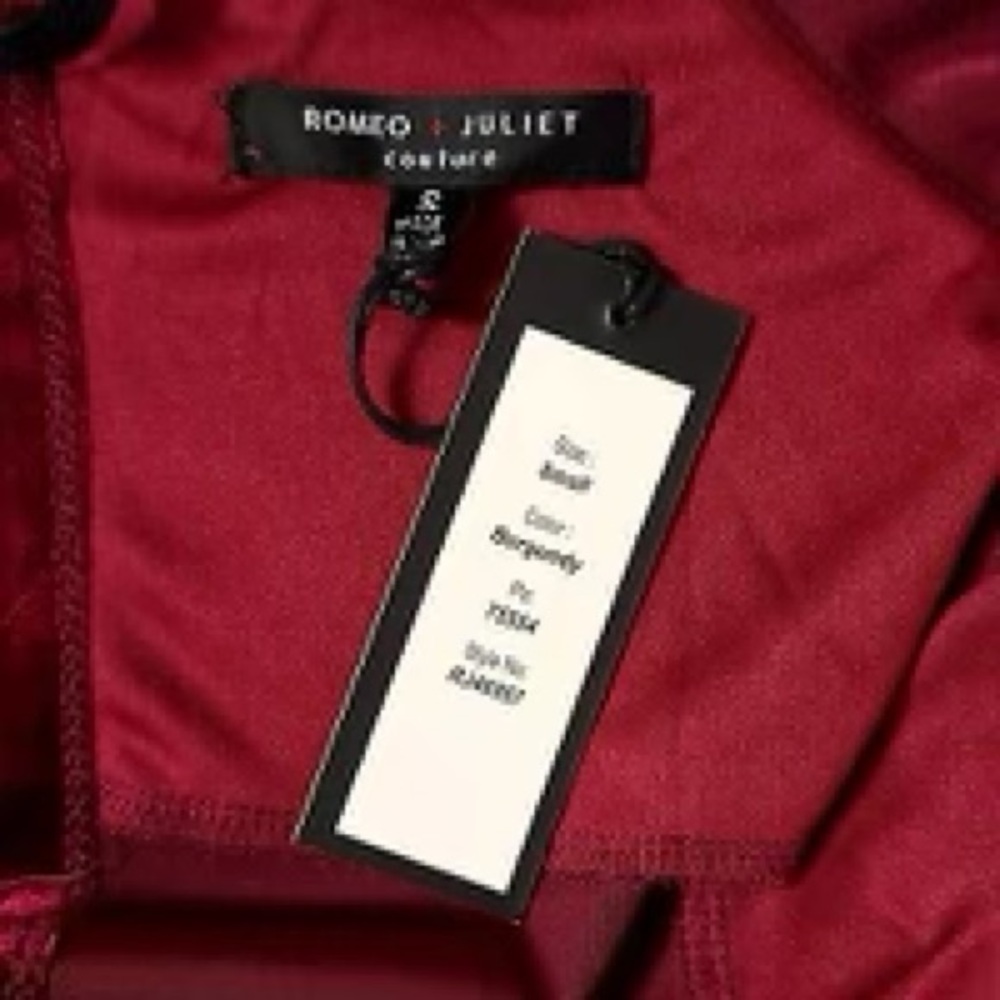 #19…$155. Romeo and Juliet Couture Burgundy Velvet Cold Shoulder Open Back - Picture 5 of 8